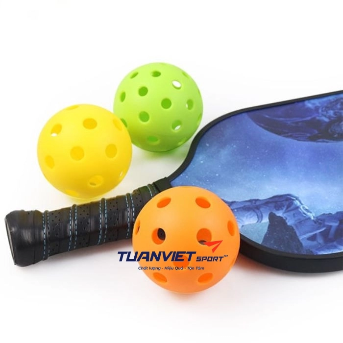 vợt pickleball cho người mới chơi, bóng pickleball