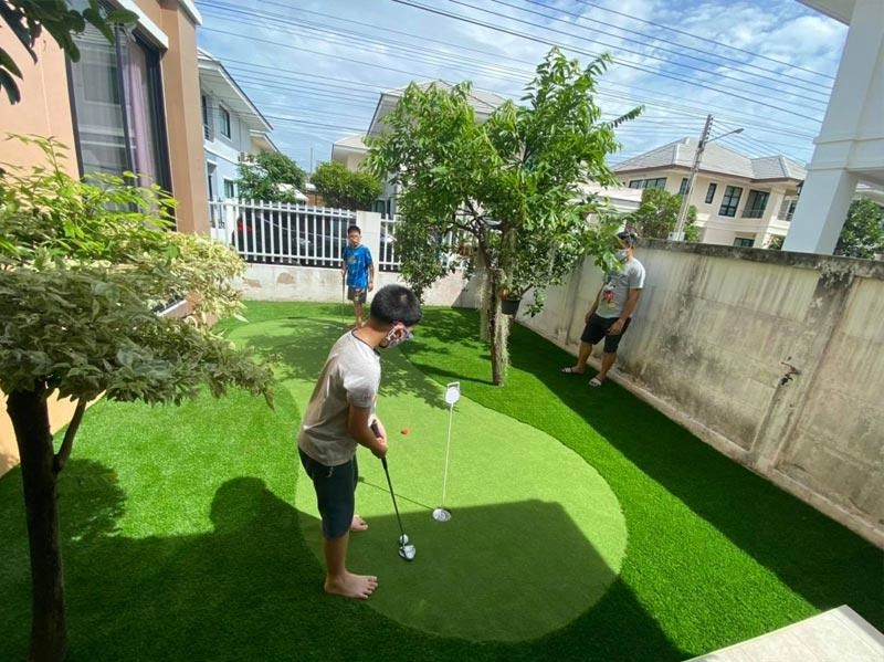 cỏ nhân tạo sân golf trong vườn